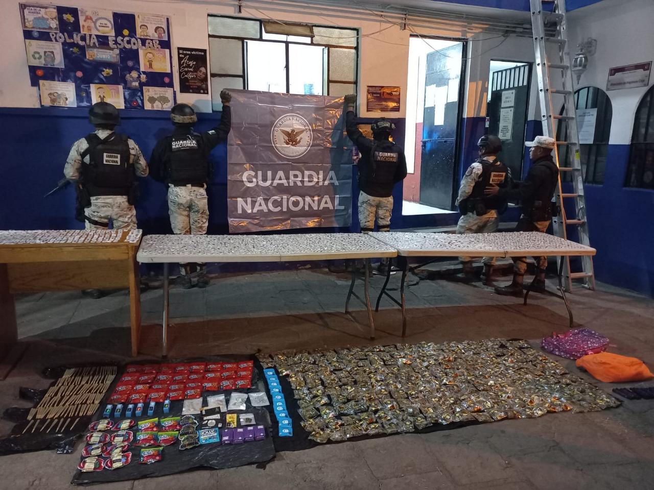 GUARDIA NACIONAL REVIENTA CASA EN GUANAJUATO CAPITAL EN LA AVENIDA SANTA FE DONDE SE ALMACENABAN DIFERENTES DROGAS