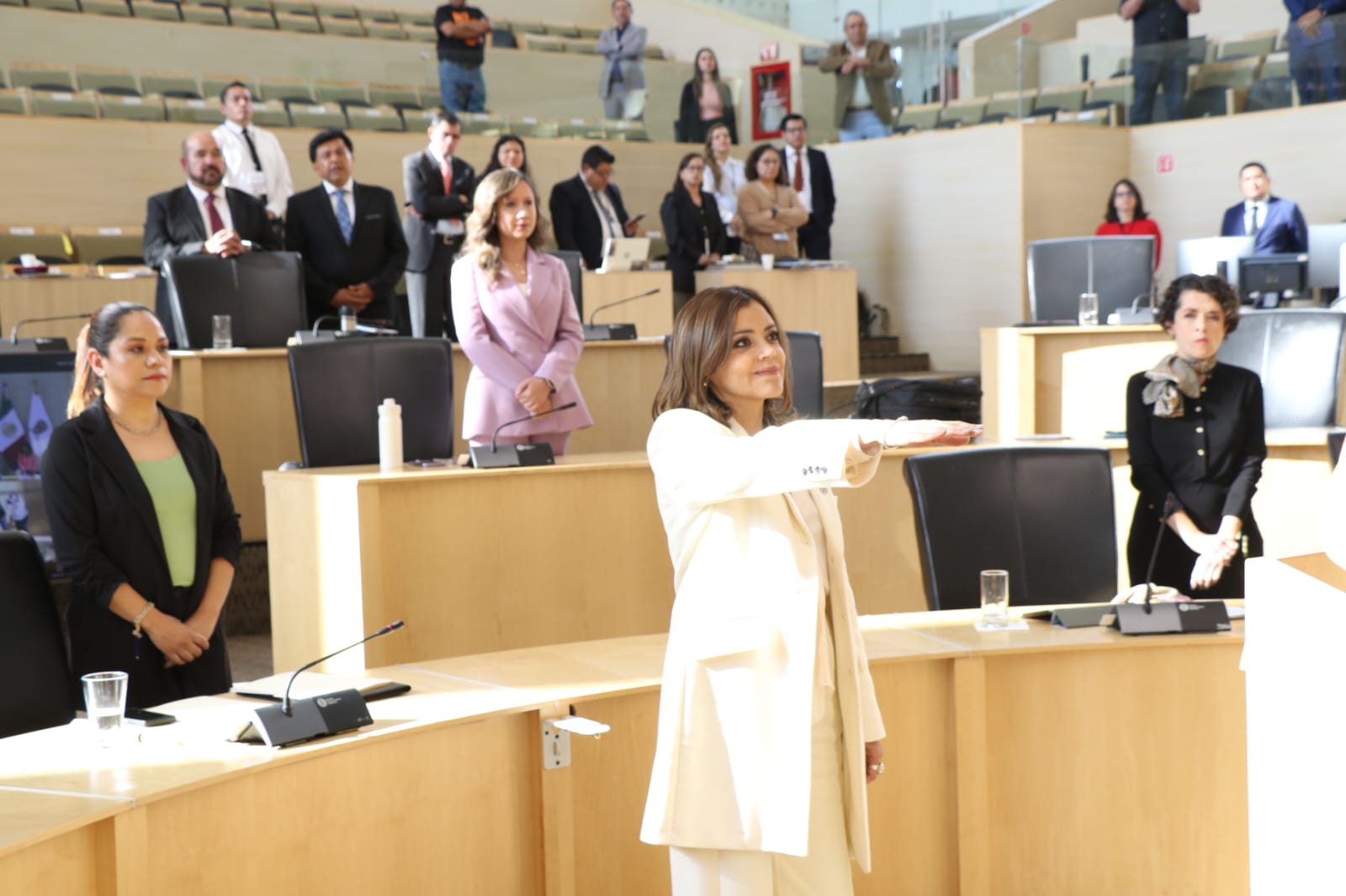 Rinden protesta secretaria de la Honestidad y magistrado del Poder Judicial.