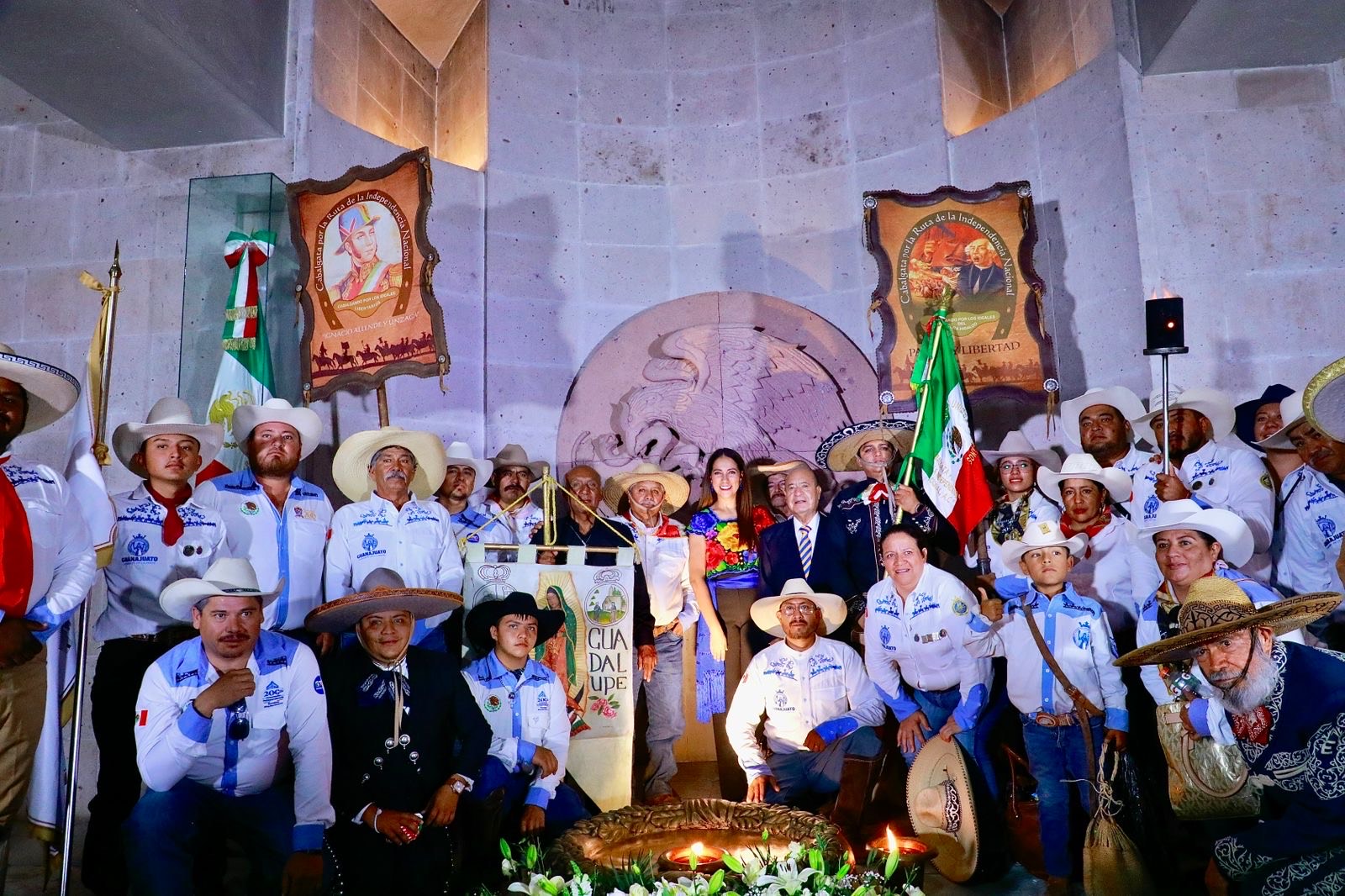 Renueva la Gobernadora el Fuego Simbólico de la Libertad en la Alhóndiga de Granaditas.