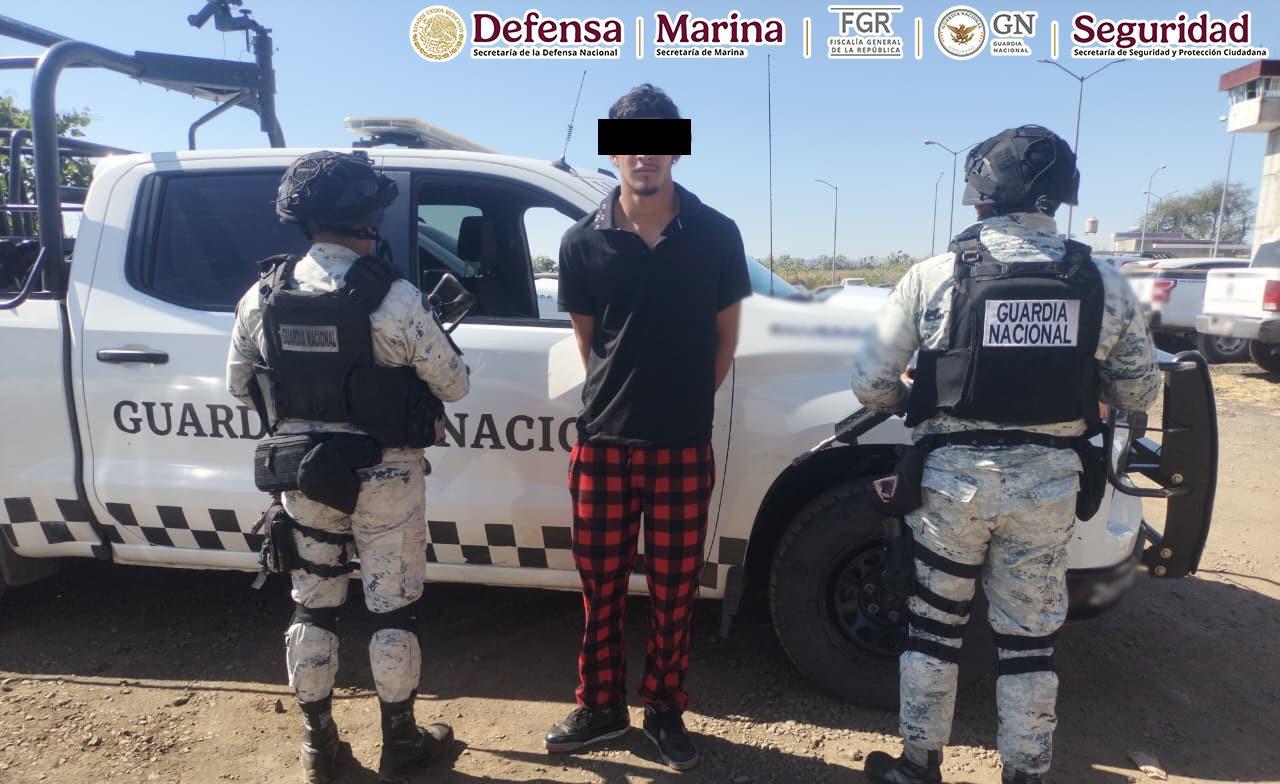 EN OPERATIVOS REALIZADOS EN MICHOACÁN, AUTORIDADES DETIENEN A 12 PERSONAS Y ASEGURAN ARMAMENTO