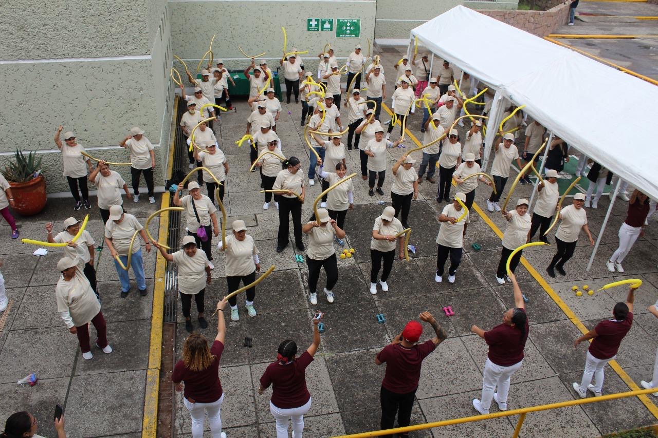 Trabaja IMSS en encuentros educativos JuvenIMSS y Envejecimiento Activo, en León y Salamanca