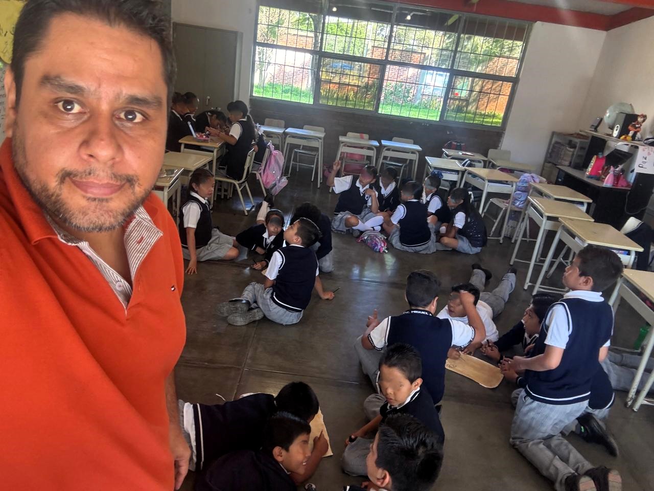 Talento guanajuatense se suma al rescate escolar con una canción que inspira a volver a la escuela.