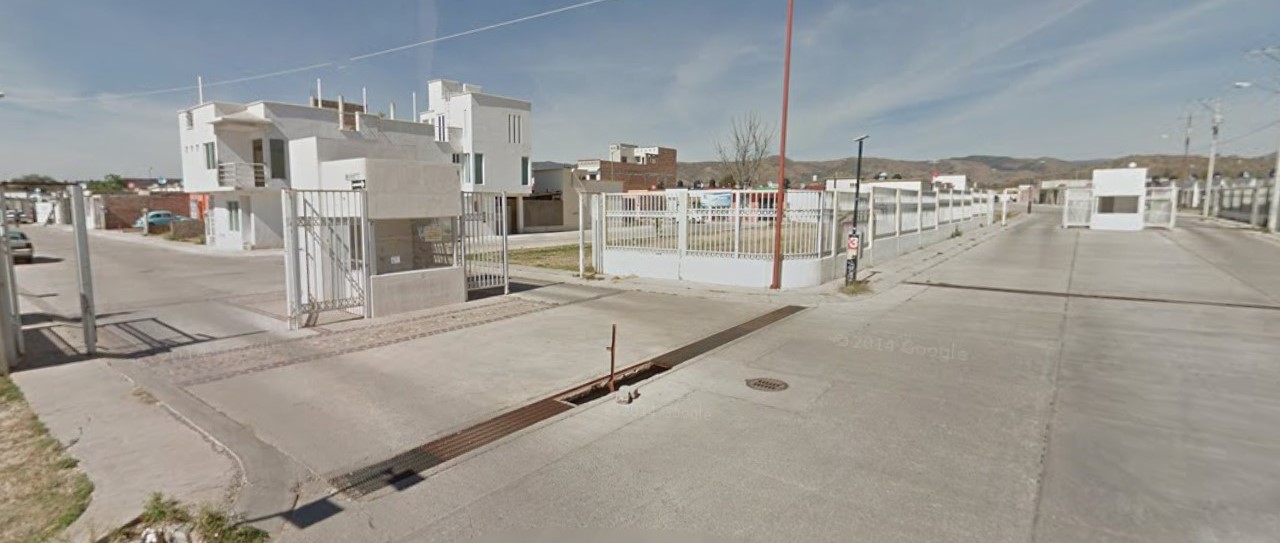 SE QUEJAN VECINOS DEL FRACCIONAMIENTO VILLAS DE GUANAJUATO, EXIGEN A SAMANTHA SMITH QUE FRENE ACCIONES DE LA DIRECCION DE DESARROLLO SOCIAL QUE PRETENDEN DIVIDIR A LOS HABITANTES ORGANIZADOS.