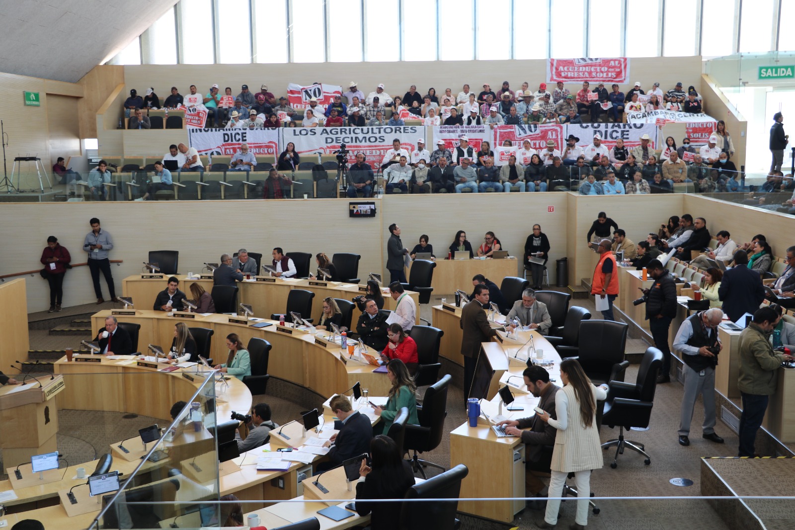 ENTRE ACCIDENTES, CONGESTION VEHICULAR, LA PRIMER POSADA, LAS CARTAS AL NIÑO DIOS, Y LAS ALFORJAS DE LA GOBER BIEN LLENAS DE DINERO.