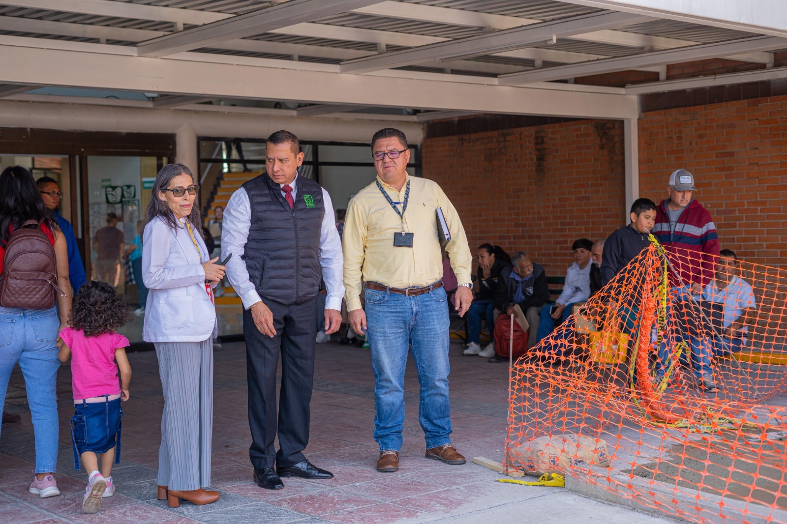 Realiza delegado del IMSS Guanajuato recorrido en unidades médicas y administrativas en León.