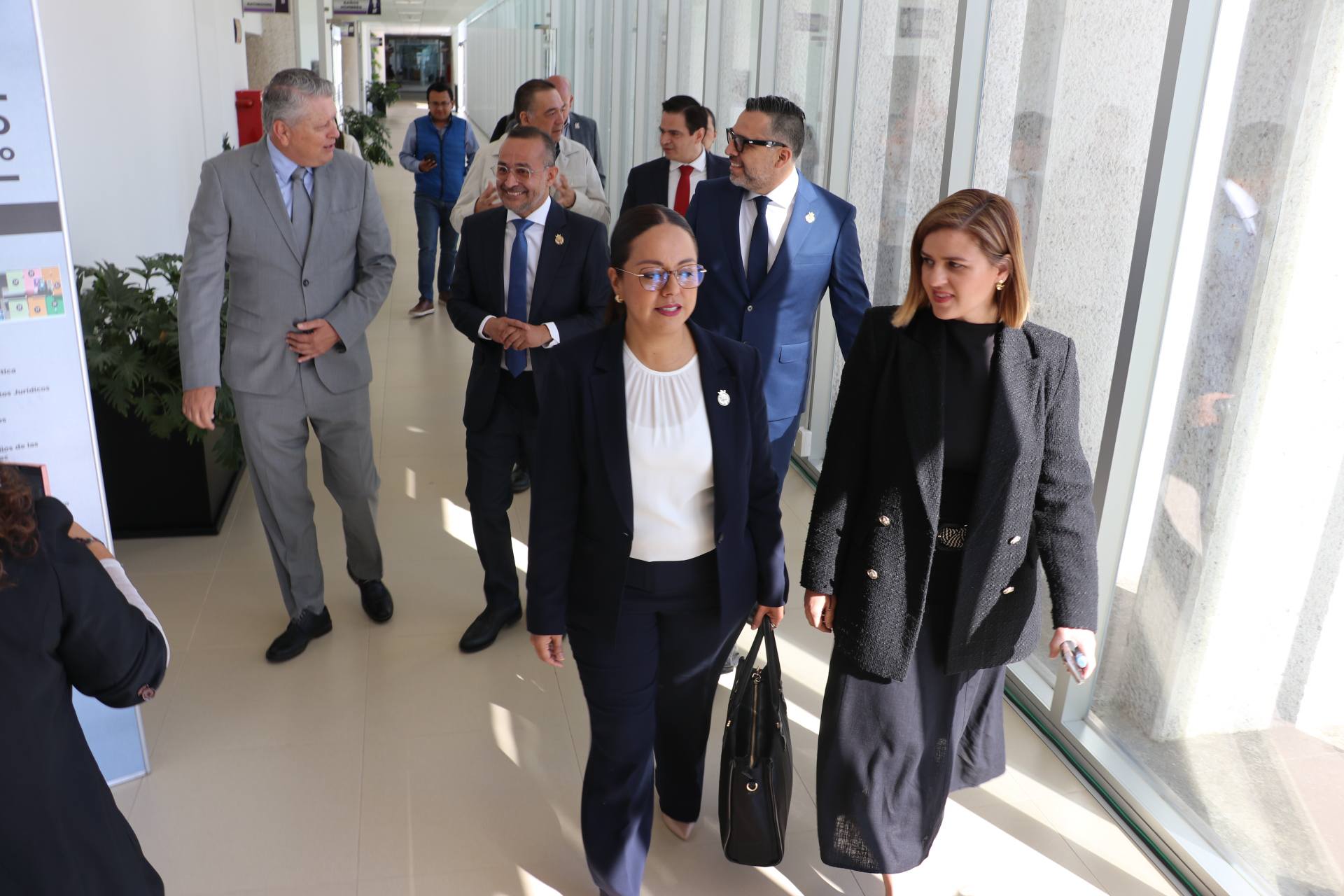 ACUDEN FUNCIONARIOS DE PRIMER NIVEL DEL GOBIERNO DEL ESTADO CON DIPUTADOS PARA LA GLOSA DEL SEGUNDO INFORME DE GOBIERNO.