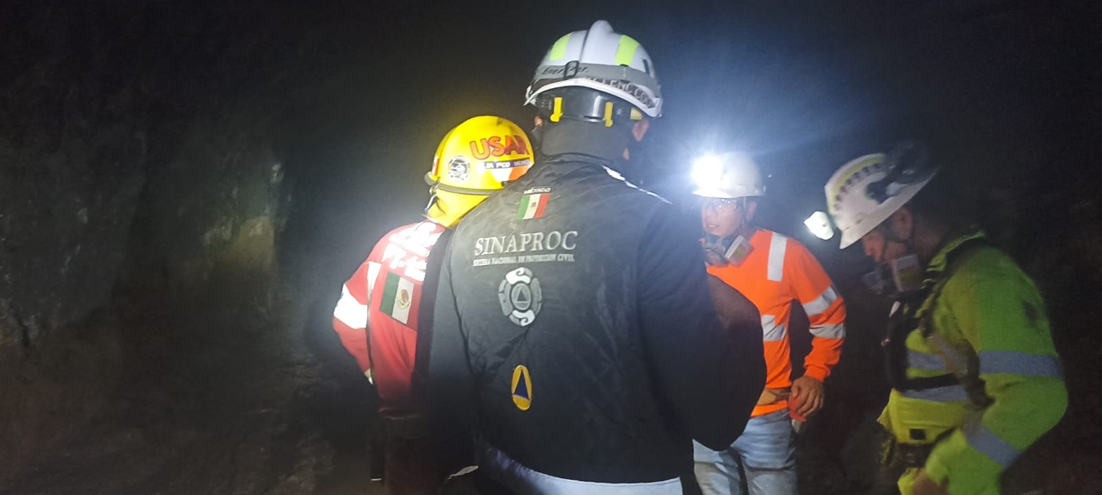 REDOBLAN LAS LABORES DE RESCATE DE LOS MINEROS EN EL ROSARIO, SINALOA