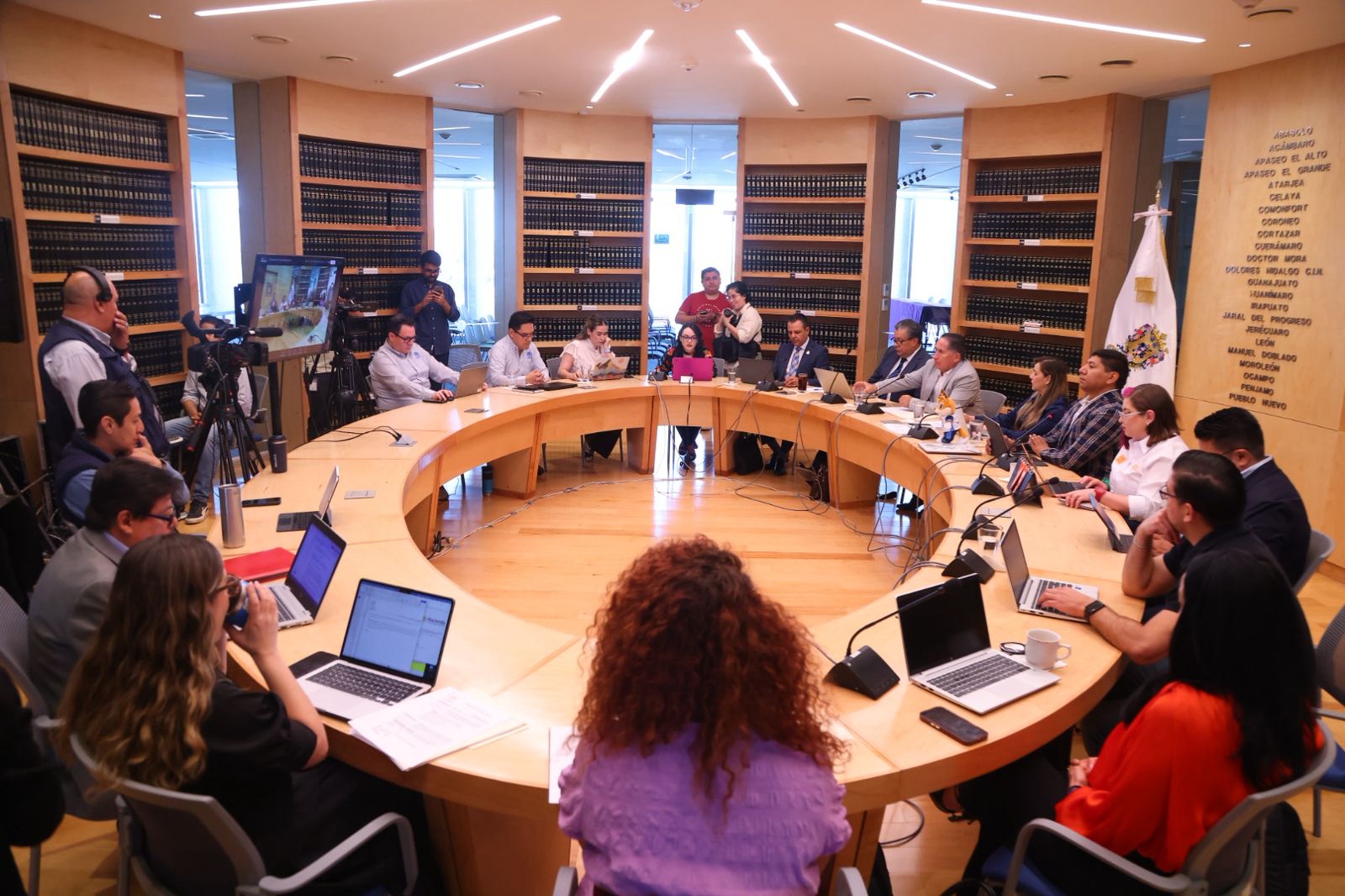 DEPORTISTAS Y LEGISLADORES HABLAN SOBRE LA DIGNIFICACION DE LOS ESPACIOS DEPORTIVOS.