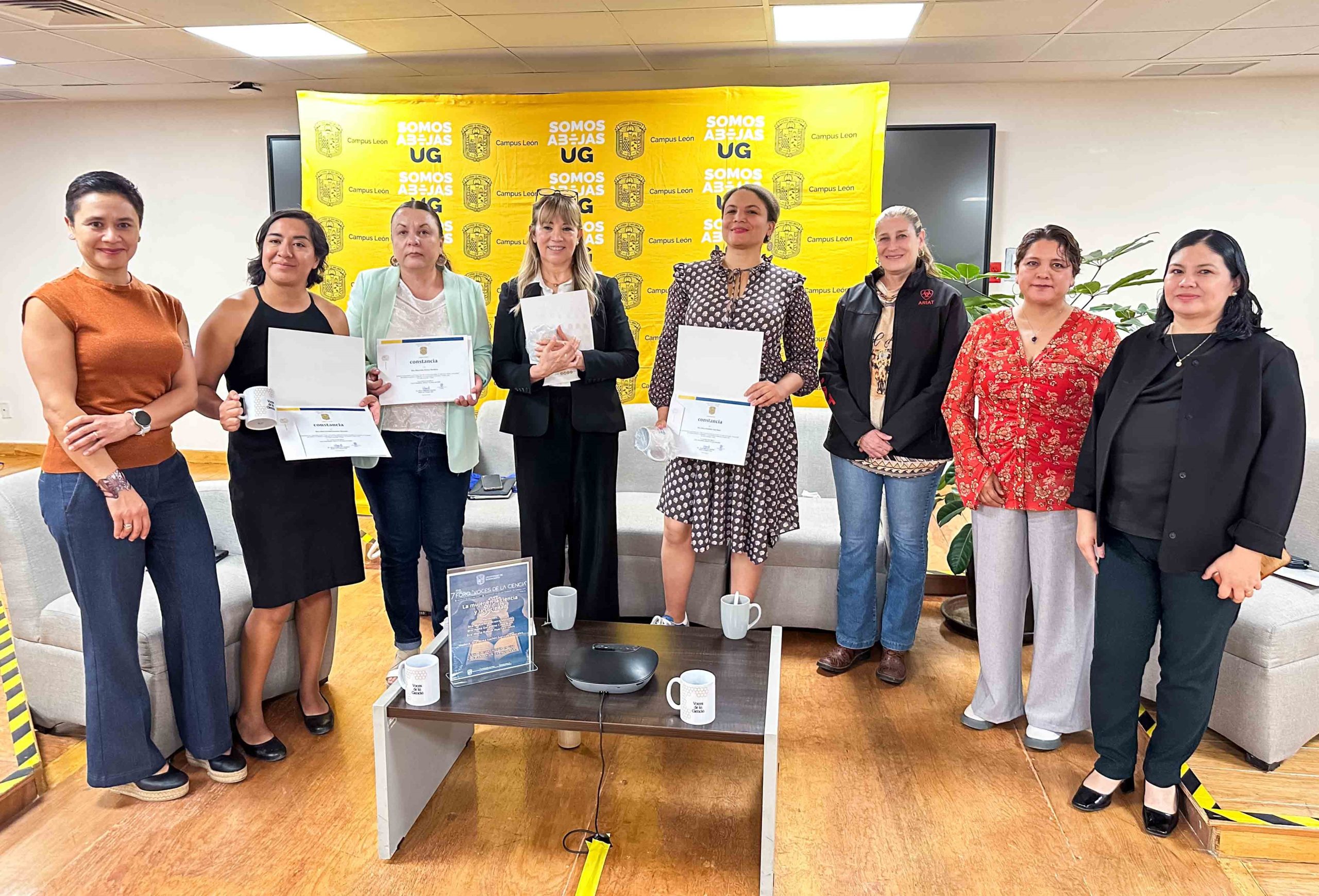 ACADEMICAS DEL CAMPUS LEON DE LA UNIVERSIDAD DE GUANAJUATO EN EL FORO “VOCES DE LA CIENCIA”