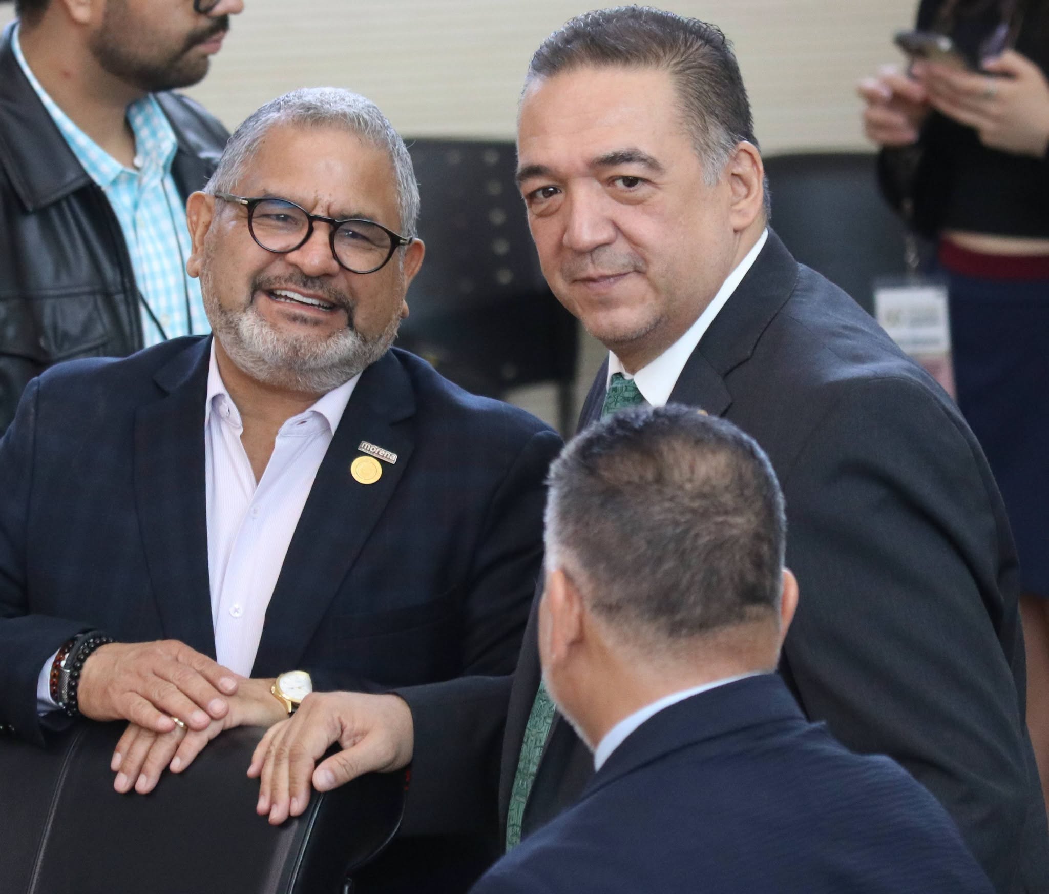 QUE YA HAY DOS CASOS DE GUSANO BARRENADOR EN LEON GUANAJUATO ASEGURA EL DIPUTADO SERGIO CONTRERAS DESDE LA MAXIMA TRIBUNA DEL CONGRESO DEL ESTADO.