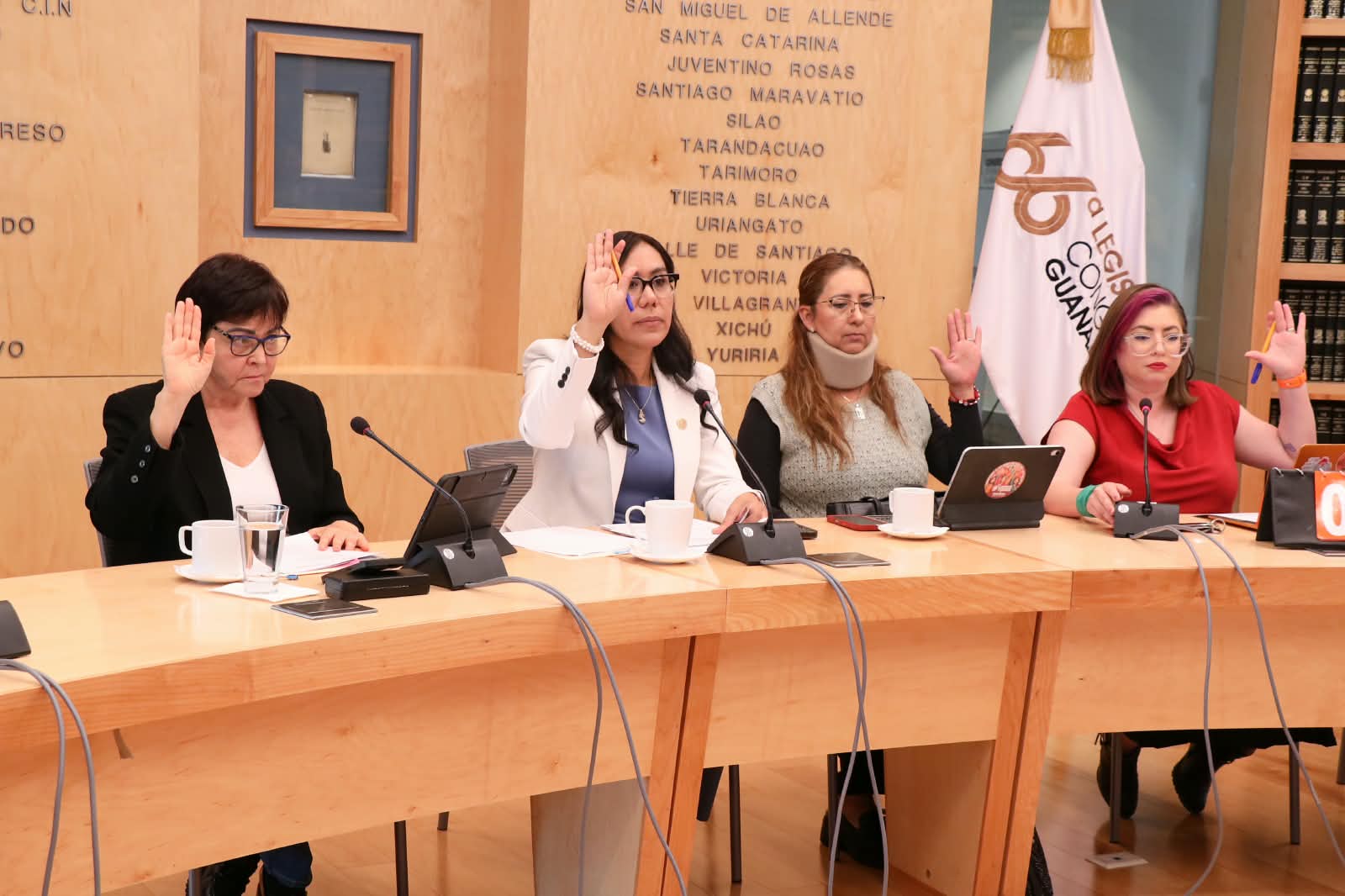 APRUEBAN DICTÁMENES PARA FORTALECER LA IGUALDAD SALARIAL Y PROTECCIÓN PARA MUJERES, ADOLESCENTES Y NIÑAS, Y DE NUEVA LEY PARA MUJERES JEFAS DE FAMILIA DEL ESTADO DE GUANAJUATO.