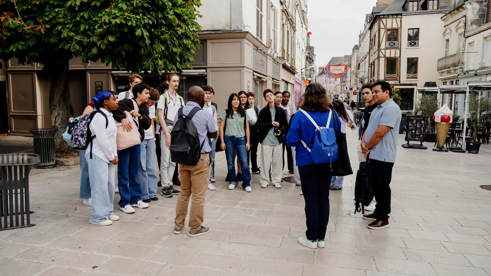 Estudiantes del CNMS de la UG participan en intercambio académico y cultural en Francia.
